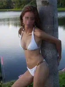 Vrouw zoekt ervaren tong tussen haar benen